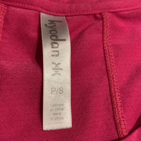 2 Athletic Short Sleeve Tees - Under Armour & Kyodan - size S - Picture 11 of 16